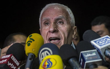 Trưởng đoàn đàm phán của Palestine Azzam al-Ahmed.